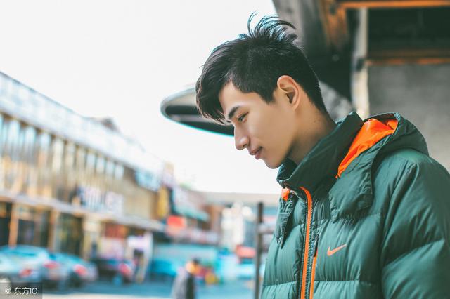 你对象盯着好看的小哥哥,你会吃醋吗? 你对象盯着好看的小哥哥,你会吃醋吗?