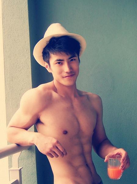 你对象盯着好看的小哥哥,你会吃醋吗? 你对象盯着好看的小哥哥,你会吃醋吗?