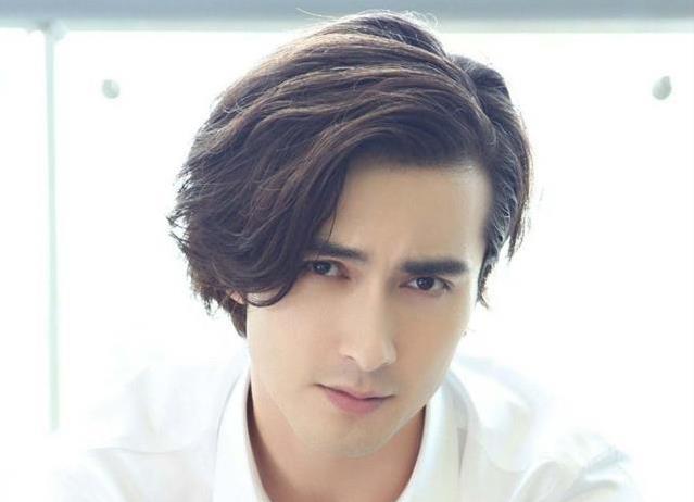 本是快递小哥,因高颜值191身高被杨幂签下,与热巴拍戏组cp 本是快递小哥,因高颜值191身高被杨幂签下,与热巴拍戏组cp