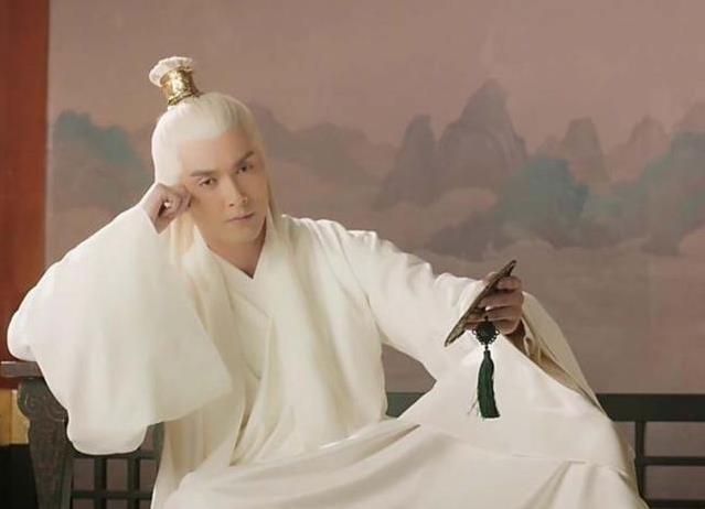 本是快递小哥,因高颜值191身高被杨幂签下,与热巴拍戏组cp 本是快递小哥,因高颜值191身高被杨幂签下,与热巴拍戏组cp