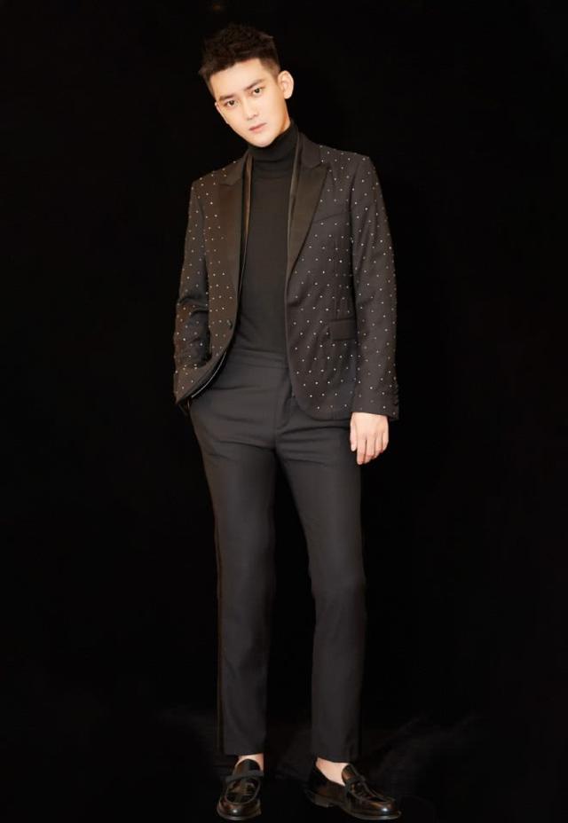 长得帅的人就是任性,熊梓淇穿成“调色盘”,也依旧魅力无限! 长得帅的人就是任性,熊梓淇穿成“调色盘”,也依旧魅力无限!