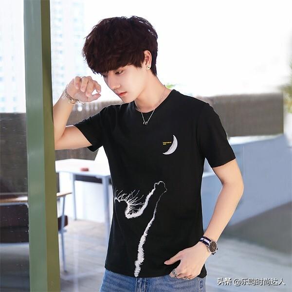 潮男时尚短袖T恤,多彩人生穿出魅力风格 潮男时尚短袖T恤,多彩人生穿出魅力风格