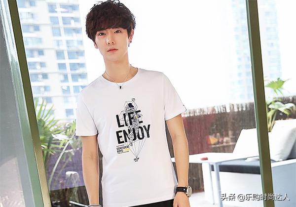 潮男时尚短袖T恤,多彩人生穿出魅力风格 潮男时尚短袖T恤,多彩人生穿出魅力风格