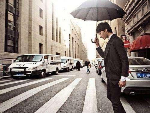 帅哥走路姿势透露出的信息,告诉你人品是否靠谱,多注意观察 帅哥走路姿势透露出的信息,告诉你人品是否靠谱,多注意观察