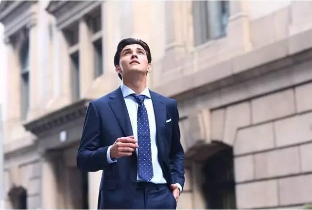 你的西裤磨“亮”了吗?该再补一条了! 你的西裤磨“亮”了吗?该再补一条了!