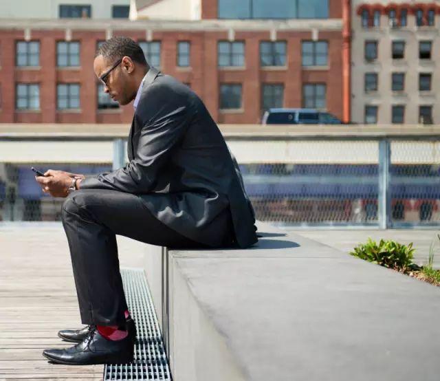 你的西裤磨“亮”了吗?该再补一条了! 你的西裤磨“亮”了吗?该再补一条了!