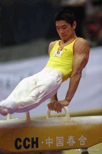 和陈一冰相比,他是低调的肌肉男,他的肌肉照贴在了每家每户 和陈一冰相比,他是低调的肌肉男,他的肌肉照贴在了每家每户