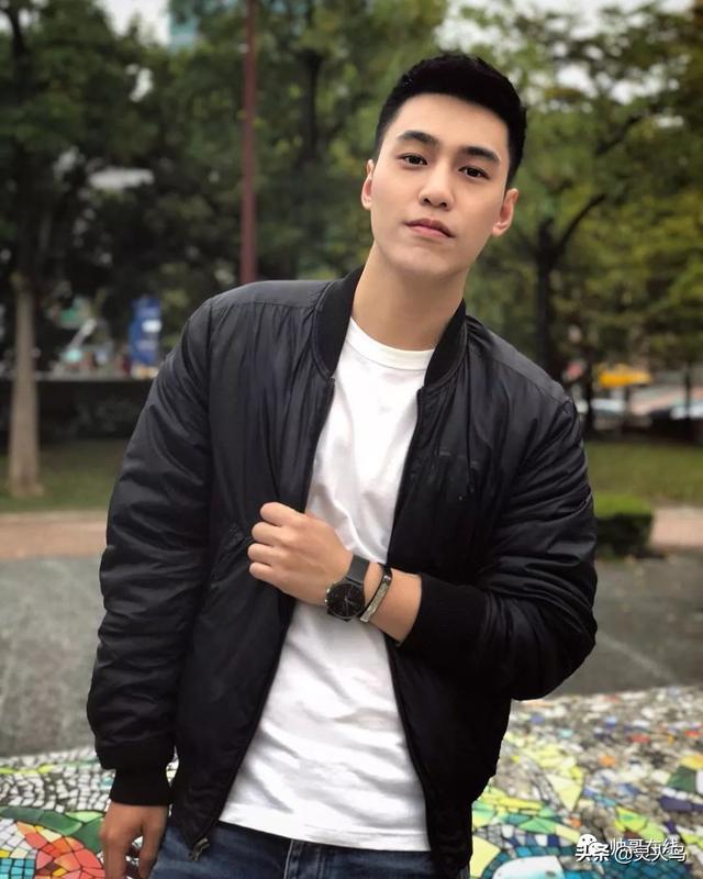 地铁小哥神似“钟汉良”!人畜无害的小肌肉男模清新又舒服! 地铁小哥神似“钟汉良”!人畜无害的小肌肉男模清新又舒服!