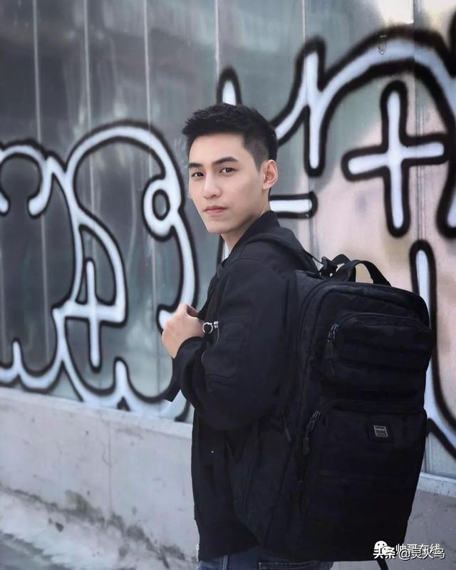 地铁小哥神似“钟汉良”!人畜无害的小肌肉男模清新又舒服! 地铁小哥神似“钟汉良”!人畜无害的小肌肉男模清新又舒服!