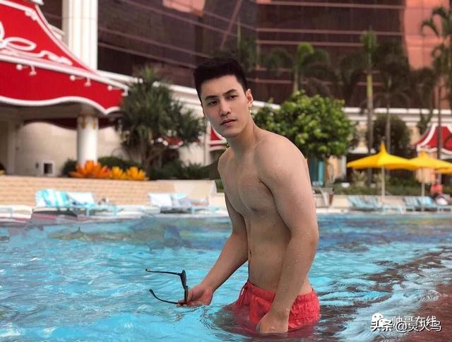 地铁小哥神似“钟汉良”!人畜无害的小肌肉男模清新又舒服! 地铁小哥神似“钟汉良”!人畜无害的小肌肉男模清新又舒服!