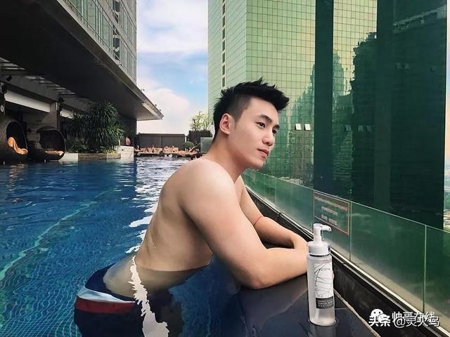 地铁小哥神似“钟汉良”!人畜无害的小肌肉男模清新又舒服! 地铁小哥神似“钟汉良”!人畜无害的小肌肉男模清新又舒服!