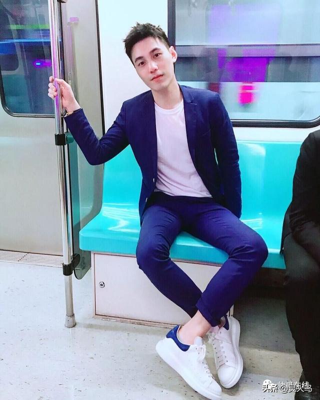 地铁小哥神似“钟汉良”!人畜无害的小肌肉男模清新又舒服! 地铁小哥神似“钟汉良”!人畜无害的小肌肉男模清新又舒服!