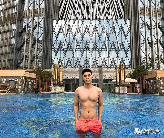 地铁小哥神似“钟汉良”!人畜无害的小肌肉男模清新又舒服! 地铁小哥神似“钟汉良”!人畜无害的小肌肉男模清新又舒服!