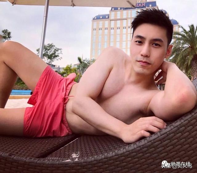 地铁小哥神似“钟汉良”!人畜无害的小肌肉男模清新又舒服! 地铁小哥神似“钟汉良”!人畜无害的小肌肉男模清新又舒服!