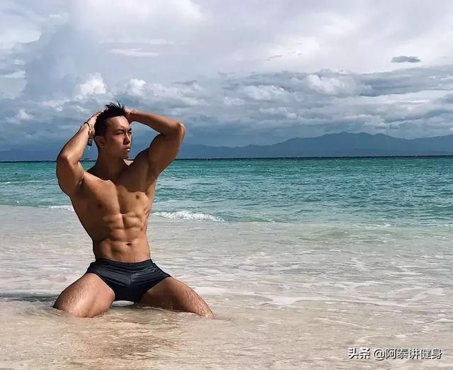 早产儿双胞胎,从瘦竹竿到6块腹肌大胸器 早产儿双胞胎,从瘦竹竿到6块腹肌大胸器