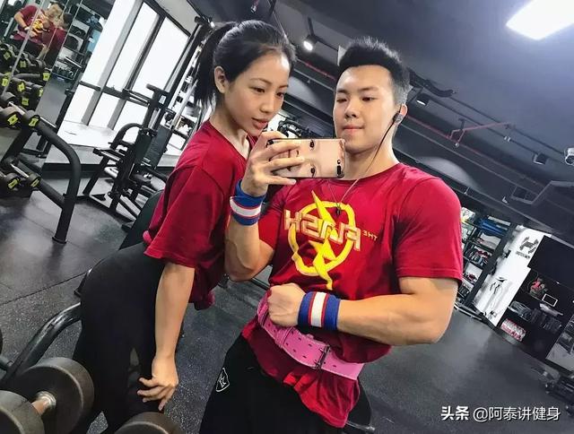 早产儿双胞胎,从瘦竹竿到6块腹肌大胸器 早产儿双胞胎,从瘦竹竿到6块腹肌大胸器