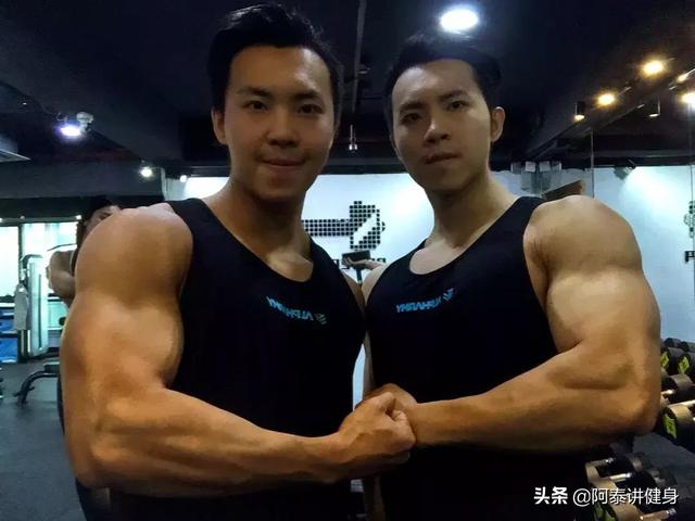 早产儿双胞胎,从瘦竹竿到6块腹肌大胸器 早产儿双胞胎,从瘦竹竿到6块腹肌大胸器