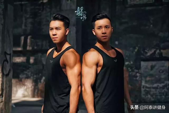 早产儿双胞胎,从瘦竹竿到6块腹肌大胸器 早产儿双胞胎,从瘦竹竿到6块腹肌大胸器