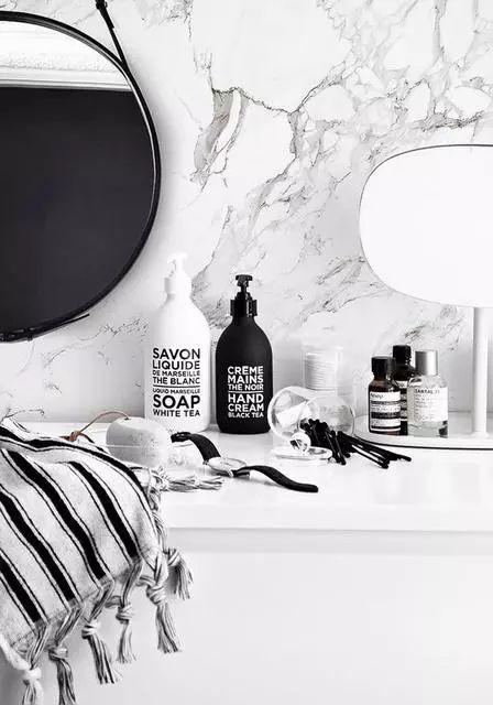 你真的学会用香水了吗?用对了方法,让香味环绕一整天不是问题! 你真的学会用香水了吗?用对了方法,让香味环绕一整天不是问题!