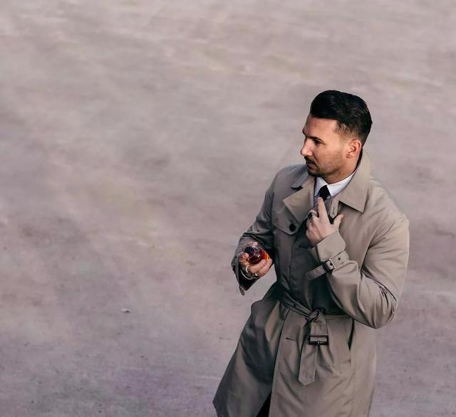 你真的学会用香水了吗?用对了方法,让香味环绕一整天不是问题! 你真的学会用香水了吗?用对了方法,让香味环绕一整天不是问题!