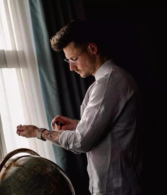 你真的学会用香水了吗?用对了方法,让香味环绕一整天不是问题! 你真的学会用香水了吗?用对了方法,让香味环绕一整天不是问题!