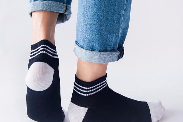 男人袜子的穿搭讲究,是根据裤子而非鞋子搭 男人袜子的穿搭讲究,是根据裤子而非鞋子搭