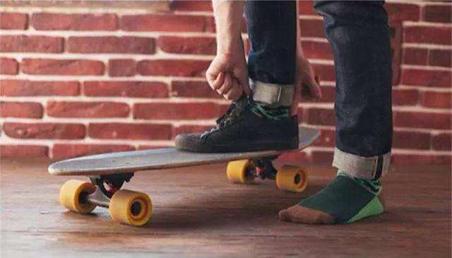 男人袜子的穿搭讲究,是根据裤子而非鞋子搭 男人袜子的穿搭讲究,是根据裤子而非鞋子搭