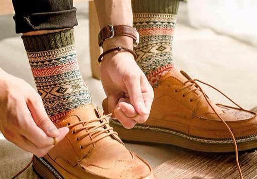 男人袜子的穿搭讲究,是根据裤子而非鞋子搭 男人袜子的穿搭讲究,是根据裤子而非鞋子搭