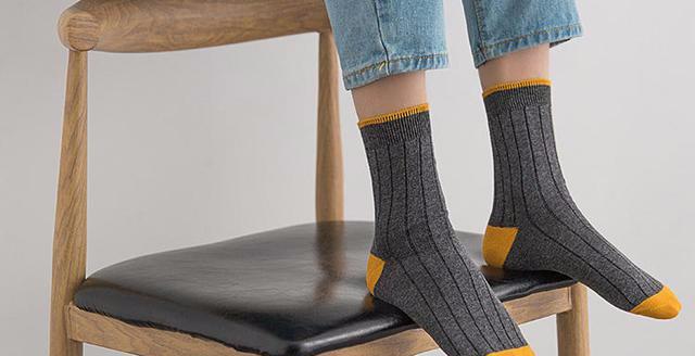 男人袜子的穿搭讲究,是根据裤子而非鞋子搭 男人袜子的穿搭讲究,是根据裤子而非鞋子搭