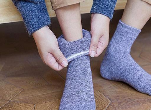 男人袜子的穿搭讲究,是根据裤子而非鞋子搭 男人袜子的穿搭讲究,是根据裤子而非鞋子搭