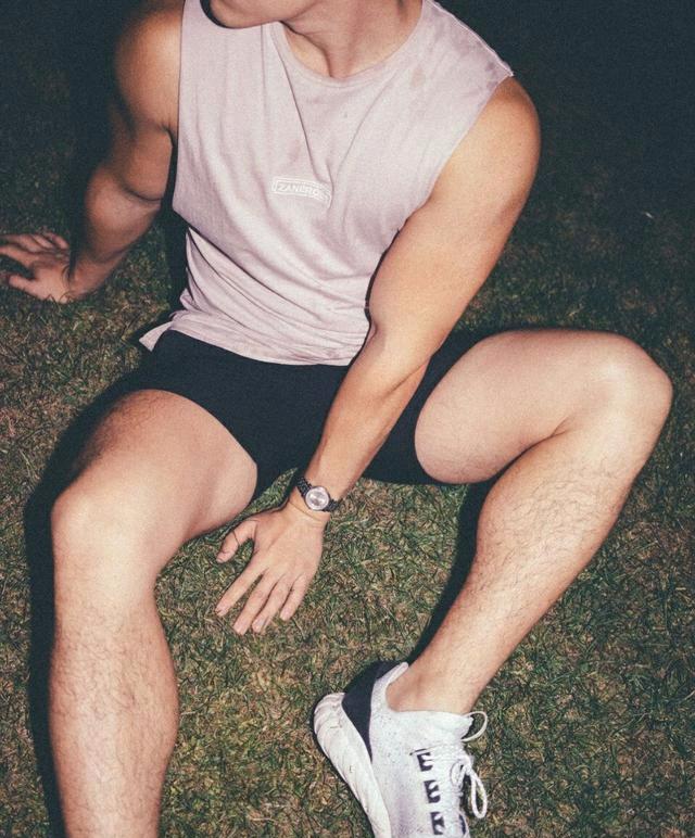 男人袜子的穿搭讲究,是根据裤子而非鞋子搭 男人袜子的穿搭讲究,是根据裤子而非鞋子搭