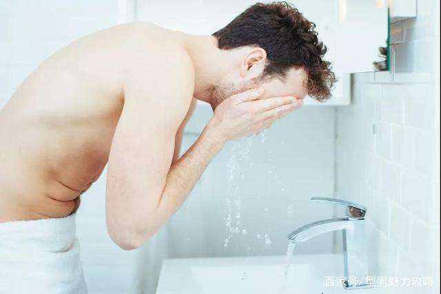 男士护肤小技巧,解决秋冬皮肤问题 男士护肤小技巧,解决秋冬皮肤问题