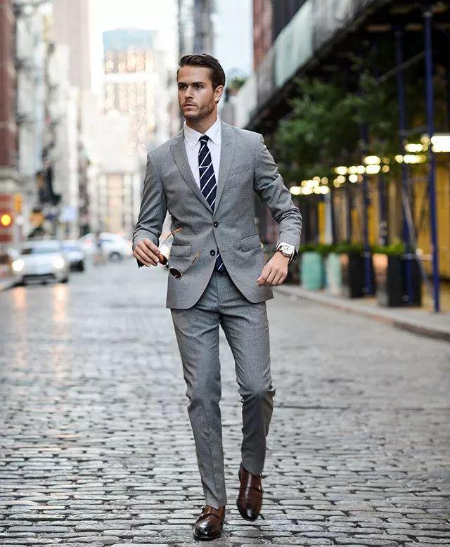 西裤正式场合怎么穿?选对版型是关键! 西裤正式场合怎么穿?选对版型是关键!