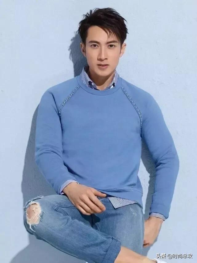 吴尊新造型可真是帅气,穿蓝色卫衣配黑色长裤,一点不像39岁 吴尊新造型可真是帅气,穿蓝色卫衣配黑色长裤,一点不像39岁