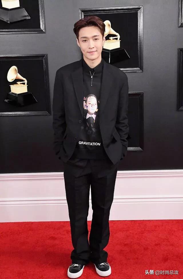 张艺兴穿一身黑亮相,无修图状态超级耐打 张艺兴穿一身黑亮相,无修图状态超级耐打