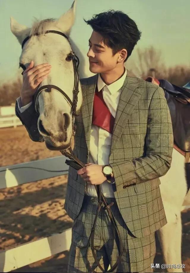 郭品超穿西装真帅气,西装配衬衫尽显王子气息,挺拔身姿让人迷恋 郭品超穿西装真帅气,西装配衬衫尽显王子气息,挺拔身姿让人迷恋