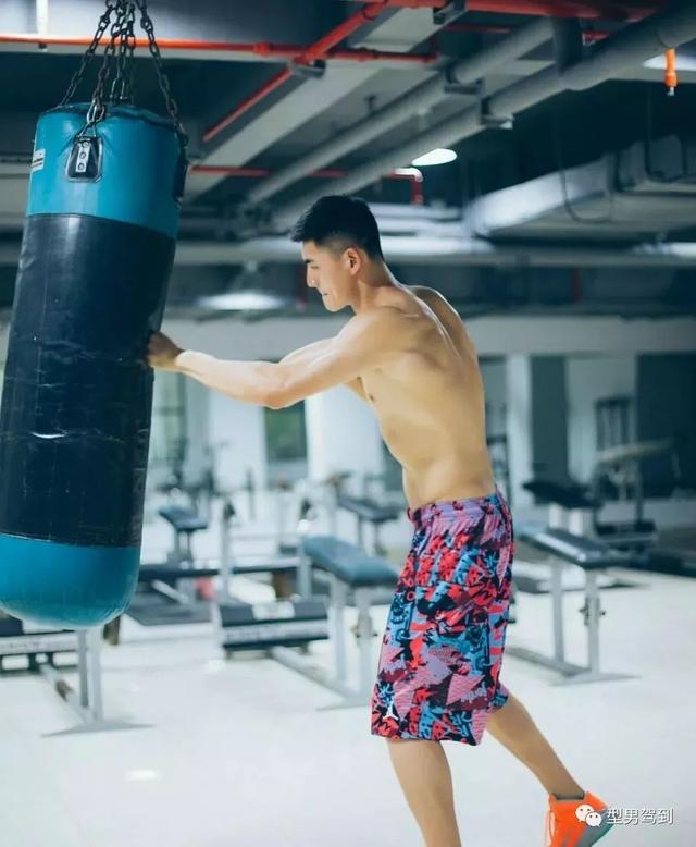 颜值不输宁泽涛,这样的游泳男神请给我来一打~ 颜值不输宁泽涛,这样的游泳男神请给我来一打~