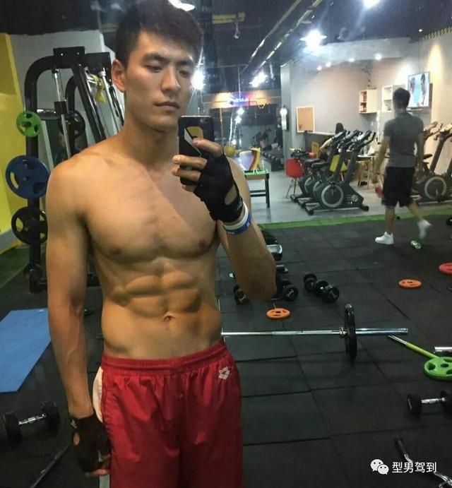 颜值不输宁泽涛,这样的游泳男神请给我来一打~ 颜值不输宁泽涛,这样的游泳男神请给我来一打~