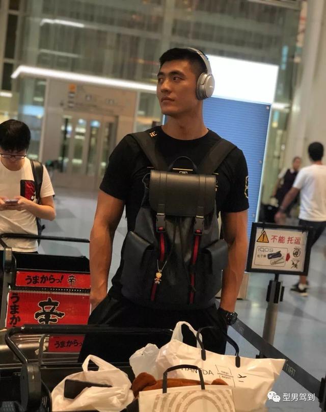 颜值不输宁泽涛,这样的游泳男神请给我来一打~ 颜值不输宁泽涛,这样的游泳男神请给我来一打~