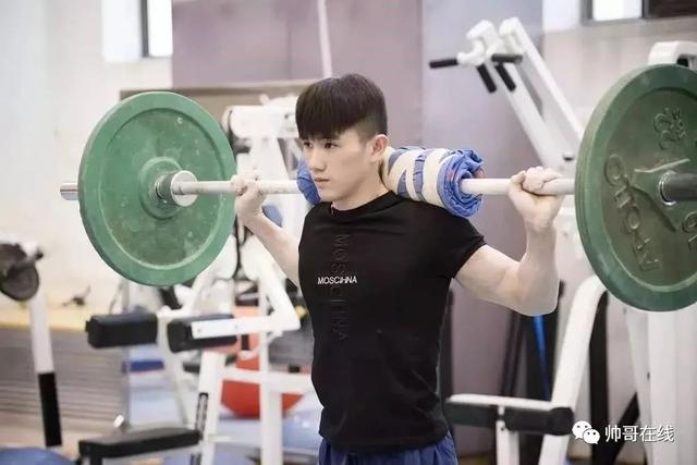 肌肉体操帅哥纪练深火了,萌脸小奶狗有颜有实力~ 肌肉体操帅哥纪练深火了,萌脸小奶狗有颜有实力~