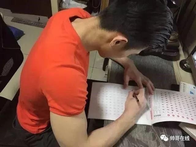 肌肉体操帅哥纪练深火了,萌脸小奶狗有颜有实力~ 肌肉体操帅哥纪练深火了,萌脸小奶狗有颜有实力~