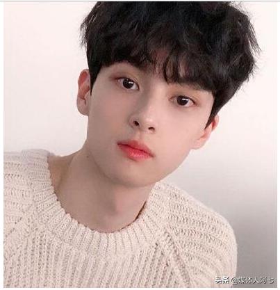 据传这是2019年最火的发型,但胡歌同学忍不了 据传这是2019年最火的发型,但胡歌同学忍不了