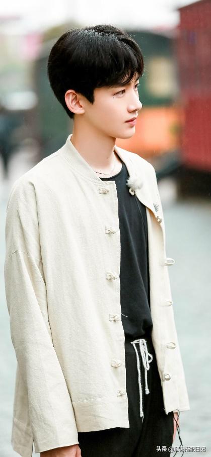 滴滴,您的时尚boy白敬亭已上线! 滴滴,您的时尚boy白敬亭已上线!