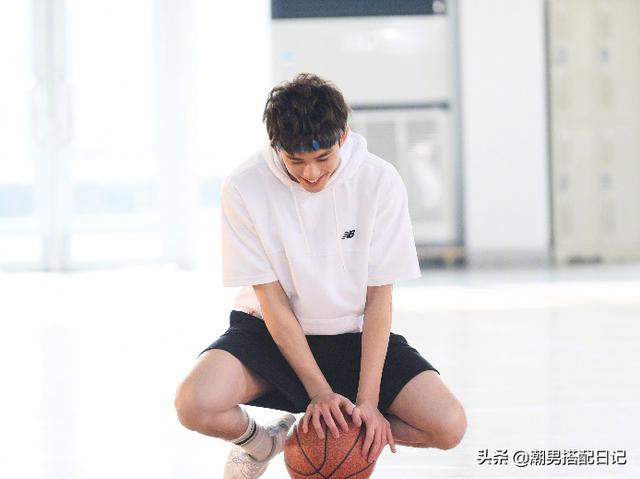 吴磊式教科书级穿搭,带你领略最新时尚潮流趋势 吴磊式教科书级穿搭,带你领略最新时尚潮流趋势