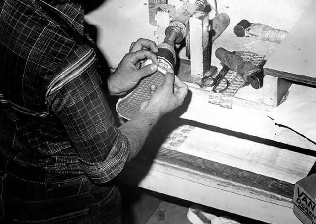 如何鉴定VANS鞋真伪,难道真的要扔一下试试? 如何鉴定VANS鞋真伪,难道真的要扔一下试试?