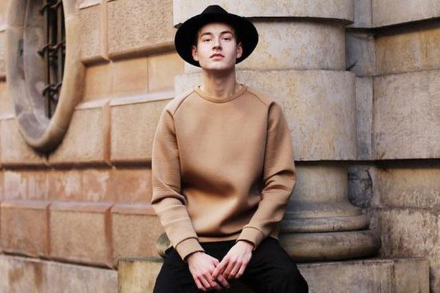 基础卫衣挑花眼,圆领和连帽到底有什么区别? 基础卫衣挑花眼,圆领和连帽到底有什么区别?