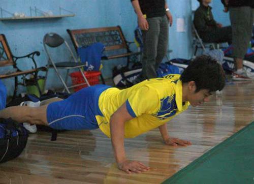 俯卧撑能练出胸肌?4种练习方式送给你,助你变成胸肌男 俯卧撑能练出胸肌?4种练习方式送给你,助你变成胸肌男