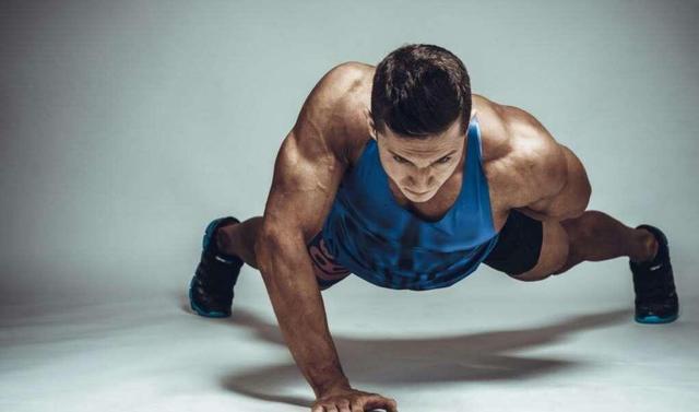 这样做俯卧撑是错误的,你是不是也在这样做? 这样做俯卧撑是错误的,你是不是也在这样做?