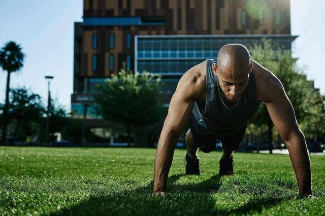 这样做俯卧撑是错误的,你是不是也在这样做? 这样做俯卧撑是错误的,你是不是也在这样做?