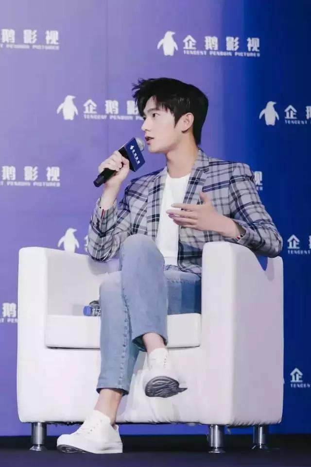 唱歌跳舞俱佳的张艺兴 穿搭也很厉害! 唱歌跳舞俱佳的张艺兴 穿搭也很厉害!